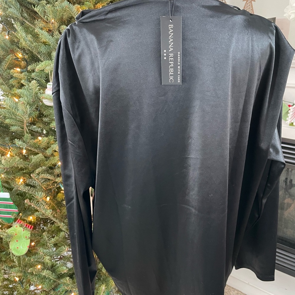 Banana Republic XL Black Satin Top - Picture 2 of 3